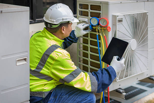 Professional Hvac technician working in Alvin, TX